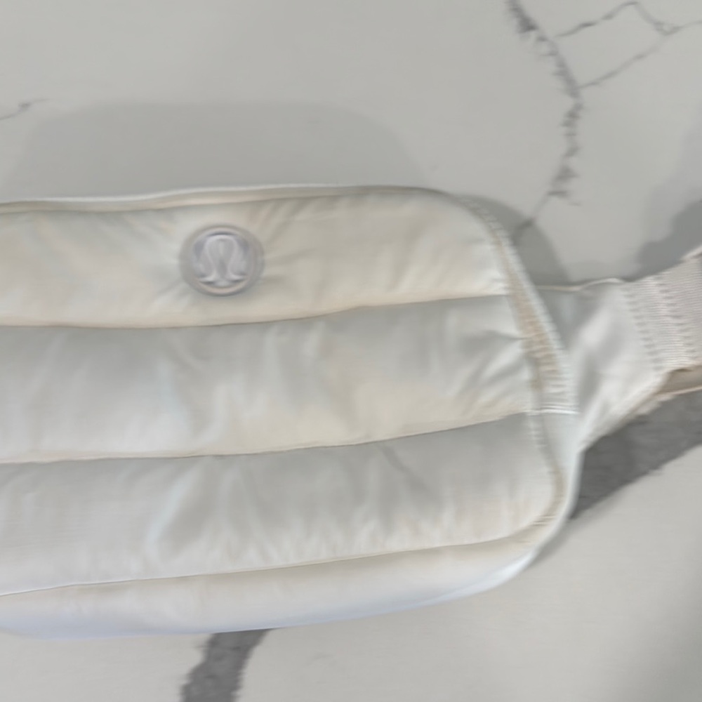 Lululemon Athletica Quilted White Crossbody Bag - Picture 2 of 9